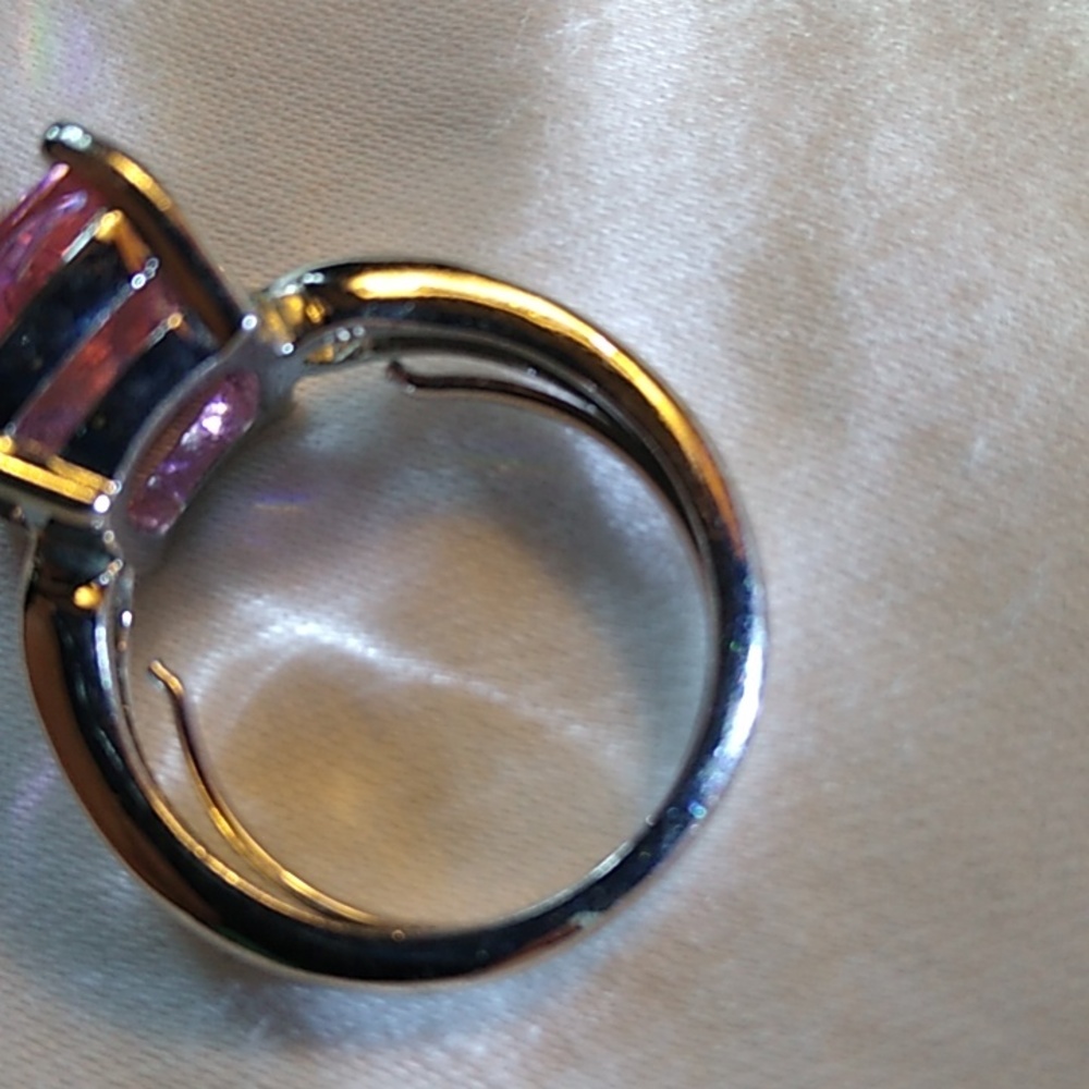 Pink sparkly ring with flower detail (8-9, adjustable) - Picture 4 of 6